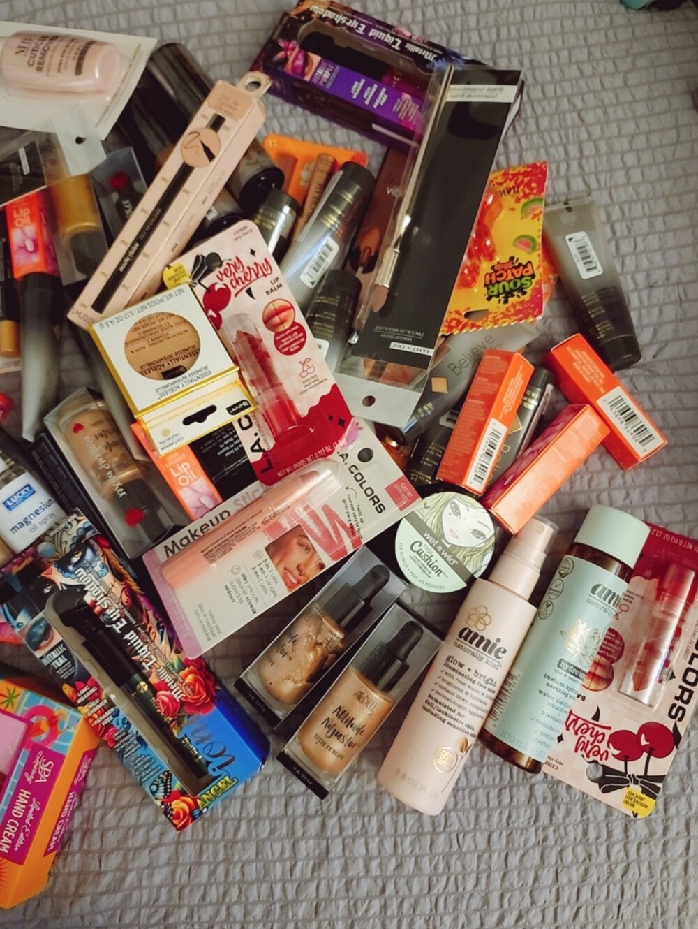 Assorted Women’s Makeup Collection - Multi-Color - Picture 4 of 9